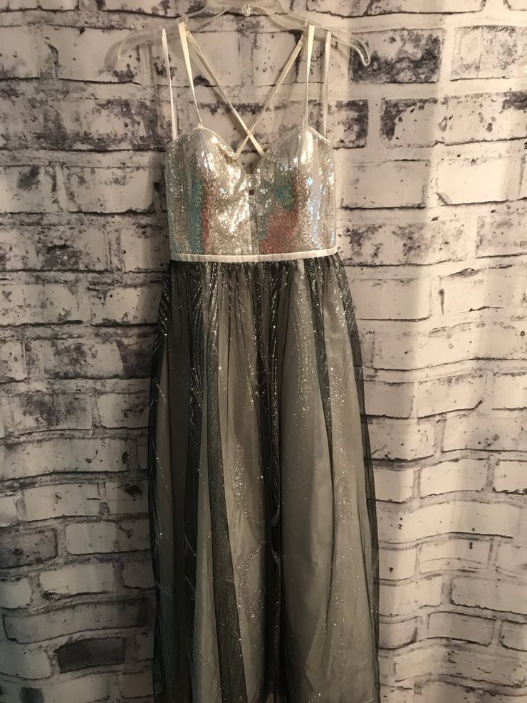 WHITE/BLACK SILVER A LINE