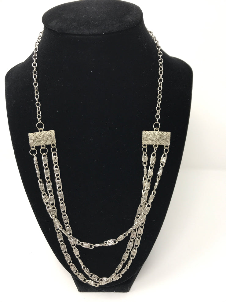 SILVER CHAIN NECKLACE