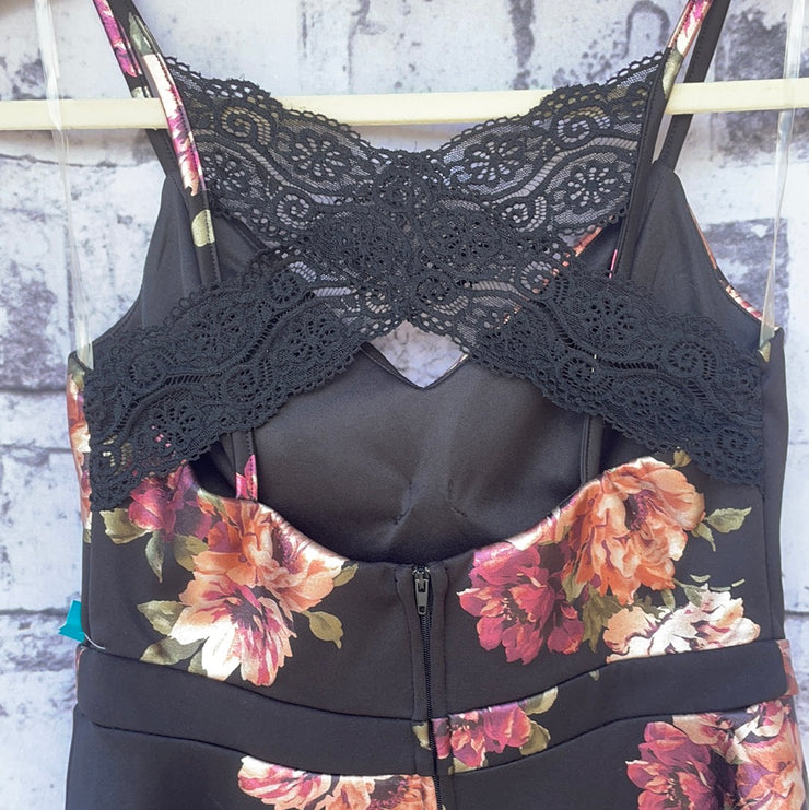 BLACK/FLORAL SHORT DRESS (NEW)