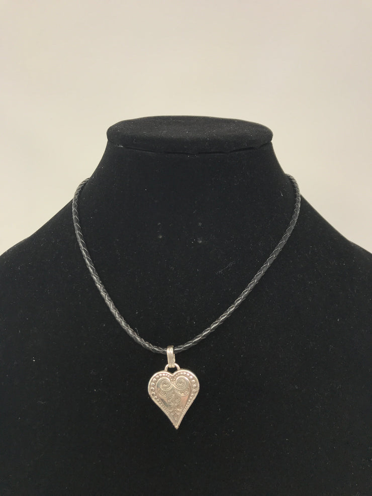 SILVER HEART BLACK NECKLACE