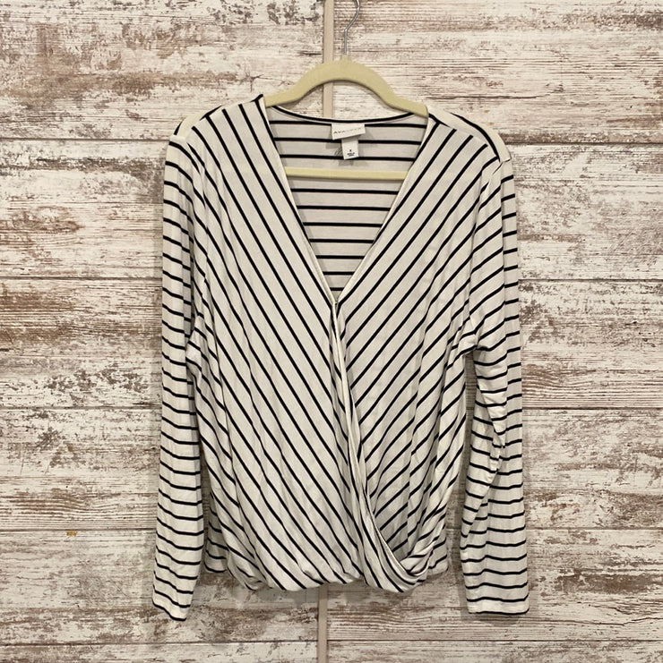 WHITE/BLACK STRIPED TOP