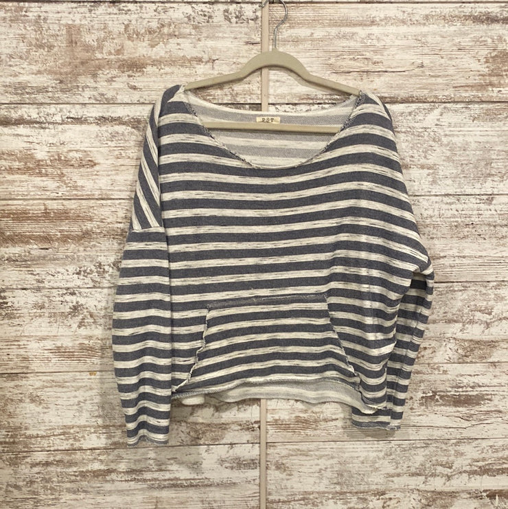GRAY/WHITE STRIPED TOP