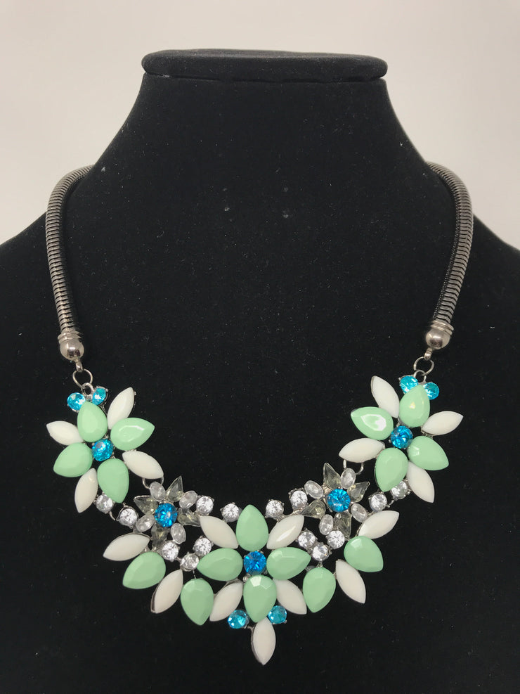 MINT/WHITE FLOWERS NECKLACE