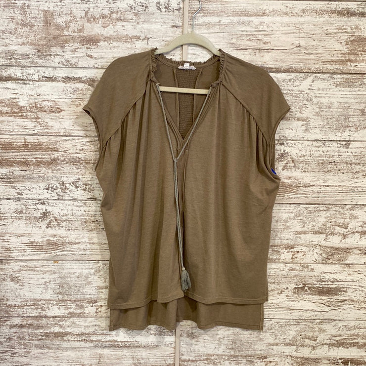 TAN SHORT SLEEVE TOP