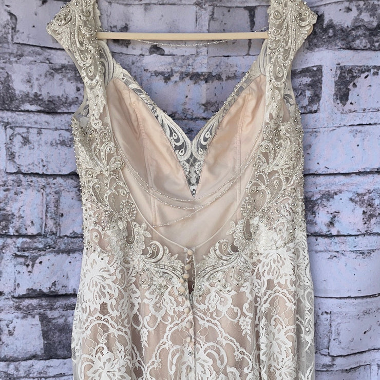 IVORY/WHITE WEDDING GOWN