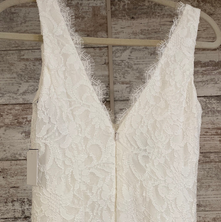 WHITE LONG WEDDING GOWN (NEW)