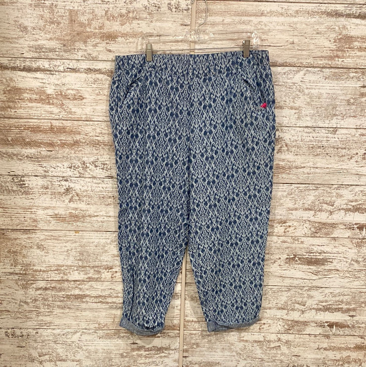 BLUE PATTERENED CROP PANTS