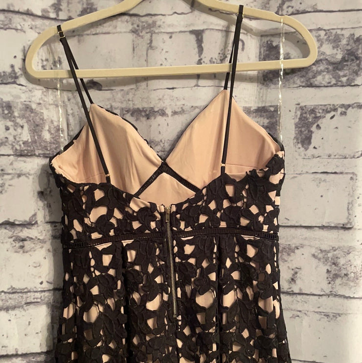 BLACK/TAN LACE SHORT DRESS