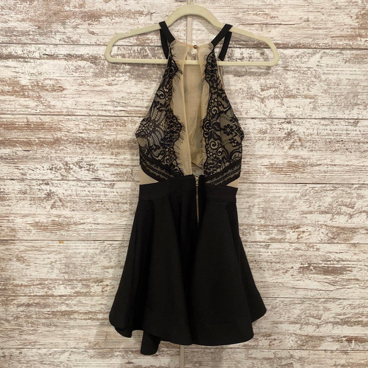 BLACK/NUDE SHORT DRESS