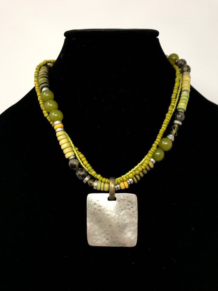 MULTIGREEN BEADED NECKLACE