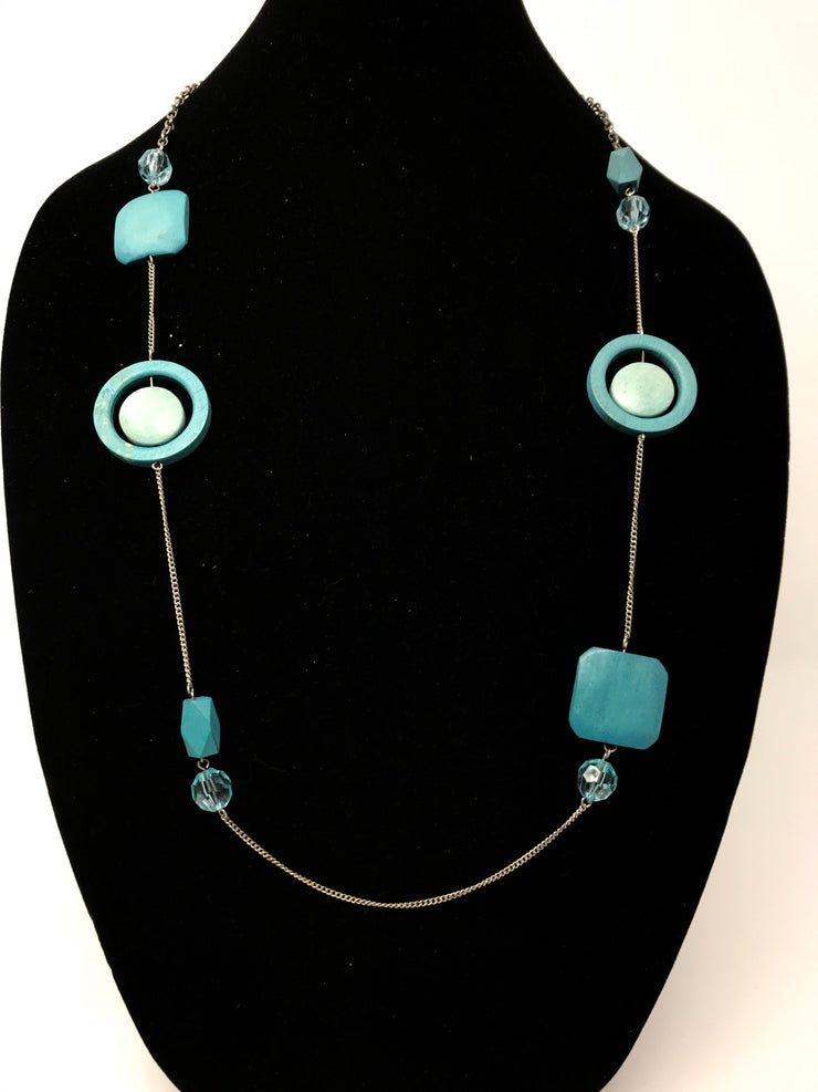 BLUE WOODEN CHARM NECKLACE