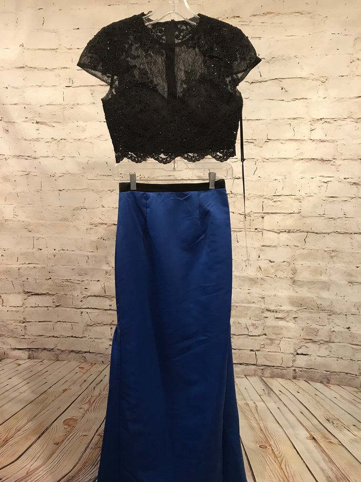 BLUE/BLACK 2 PC. GOWN (NEW)