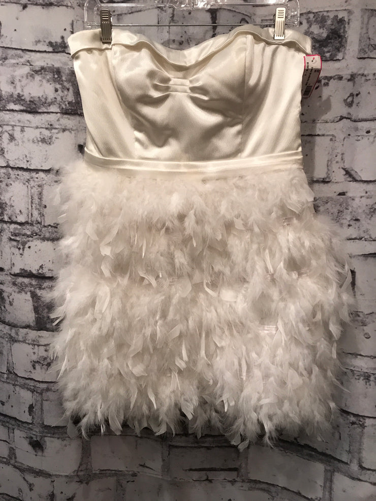 WHITE FEATHER SHORT DRESS
