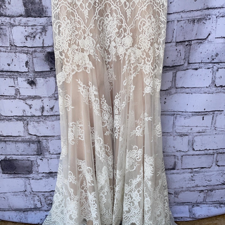 IVORY/WHITE WEDDING GOWN