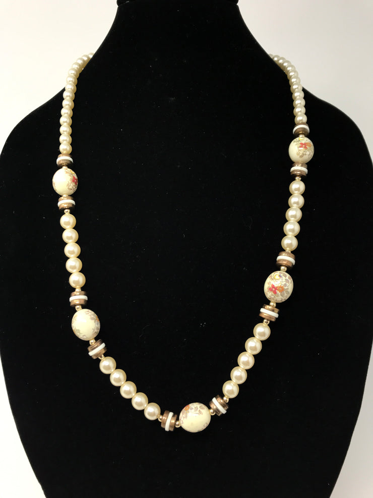 WHITE/BROWN/TAN NECKLACE