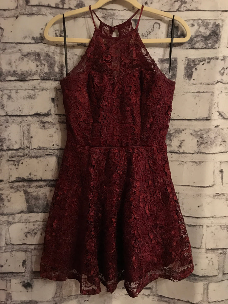 BURGUNDY LACE SHORT DRESS