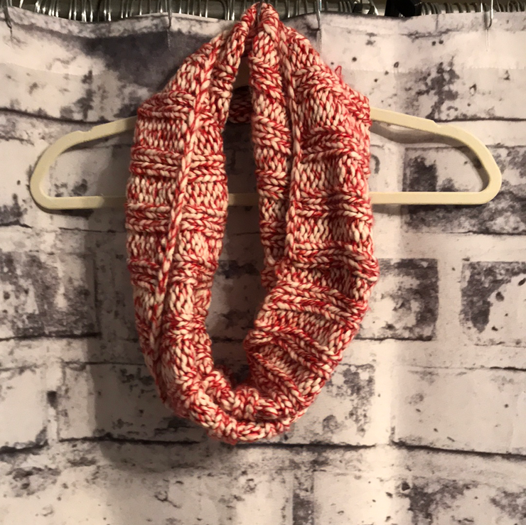 RED/WHITE INFINITY SCARF