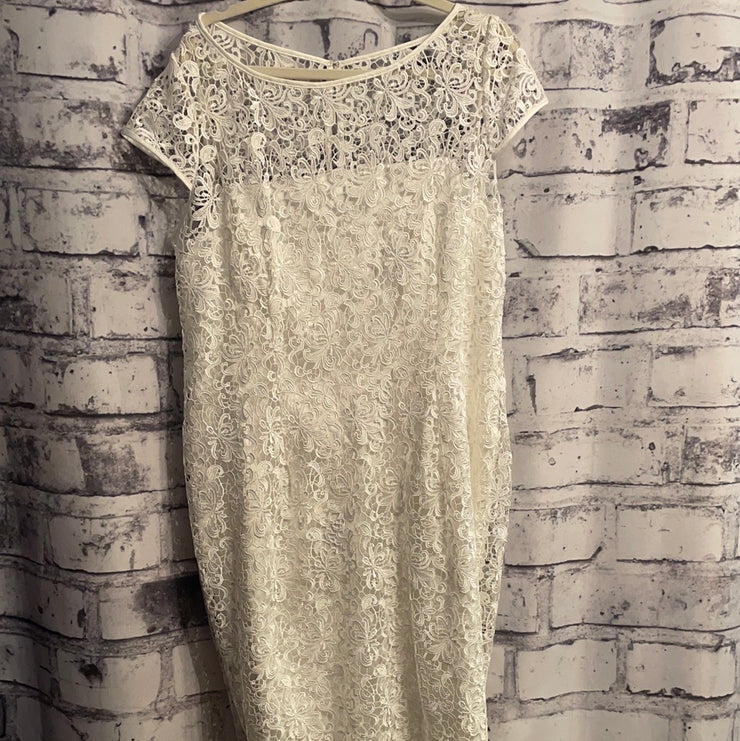 WHITE LACE SHORT DRESS