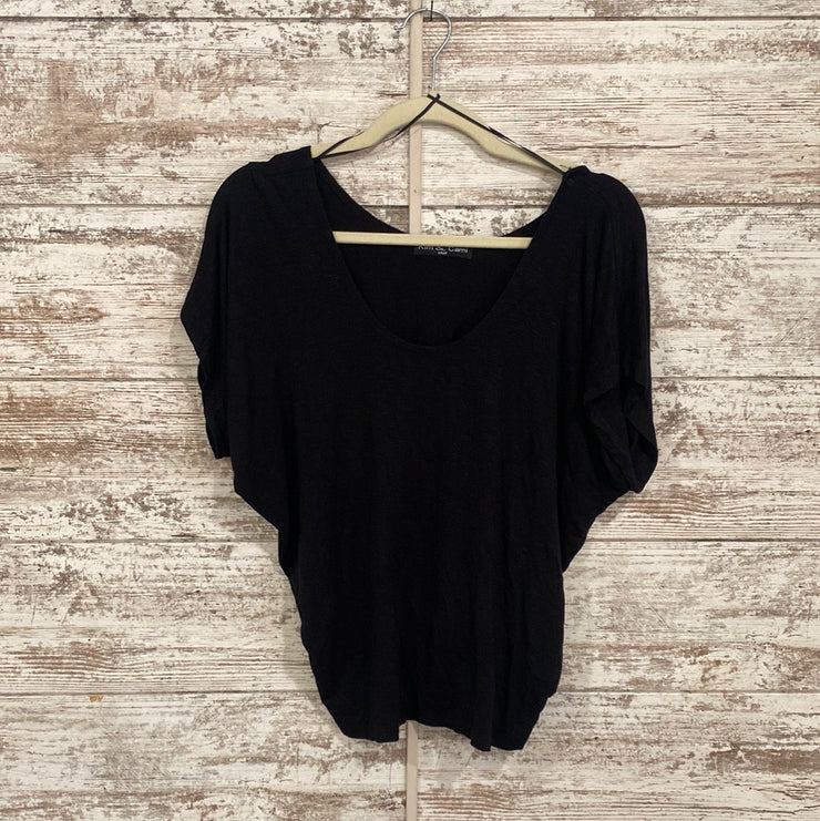 BLACK SHORT SLEEVE TOP