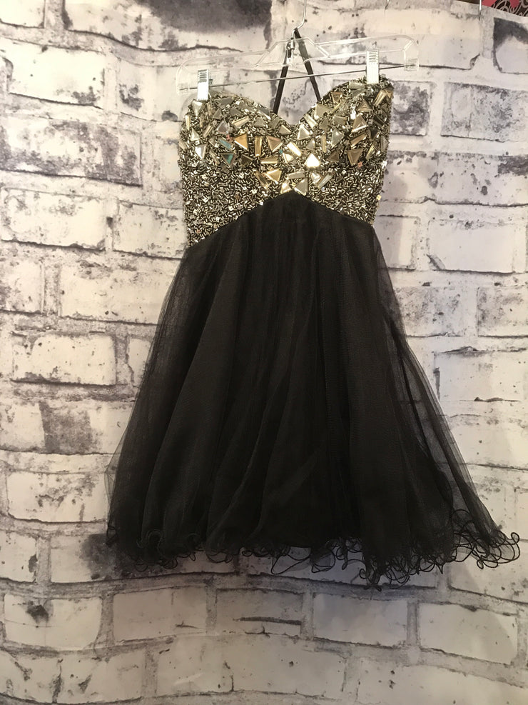 BLACK/SILVER POOFY SHORT DRESS (NEW) – Savvy Seconds Boutique BLACK/SILVER POOFY SHORT DRESS (NEW) – Savvy Seconds Boutique