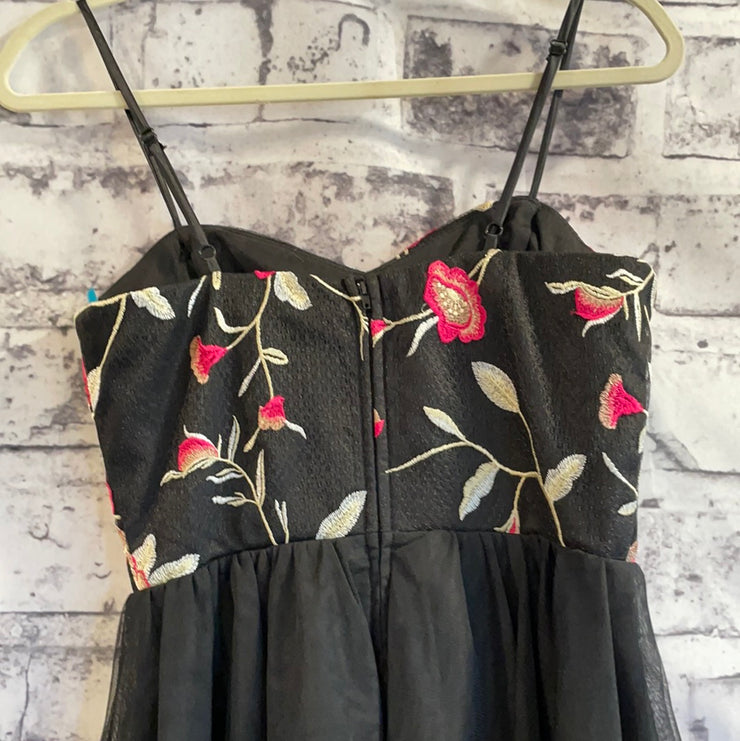 BLACK/FLORAL SHORT DRESS