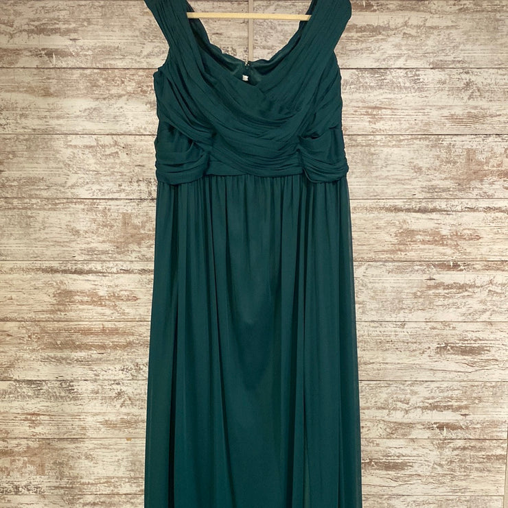 GREEN LONG EVENING GOWN