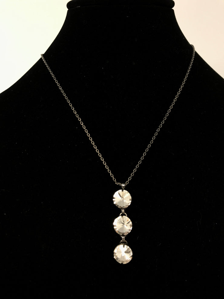 THREE CRYSTAL NECKLACE