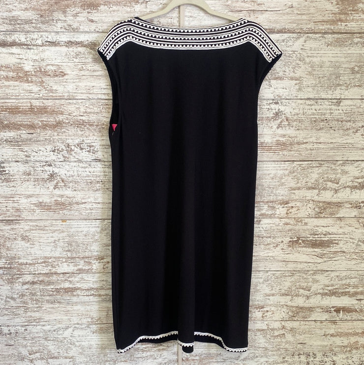 BLACK/WHITE SHORT DRESS