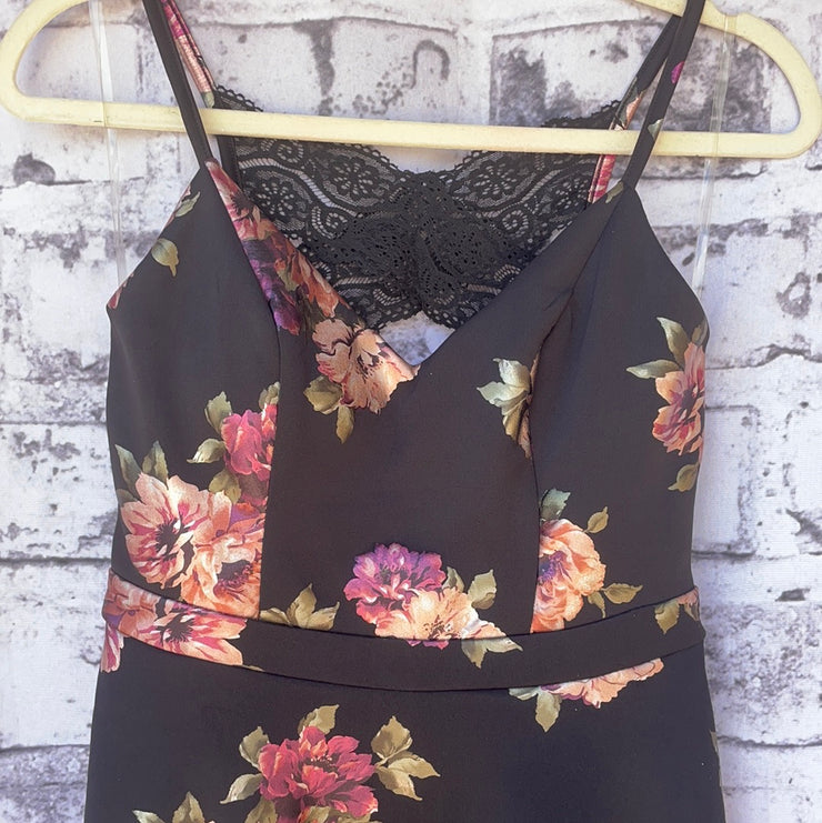 BLACK/FLORAL SHORT DRESS (NEW)