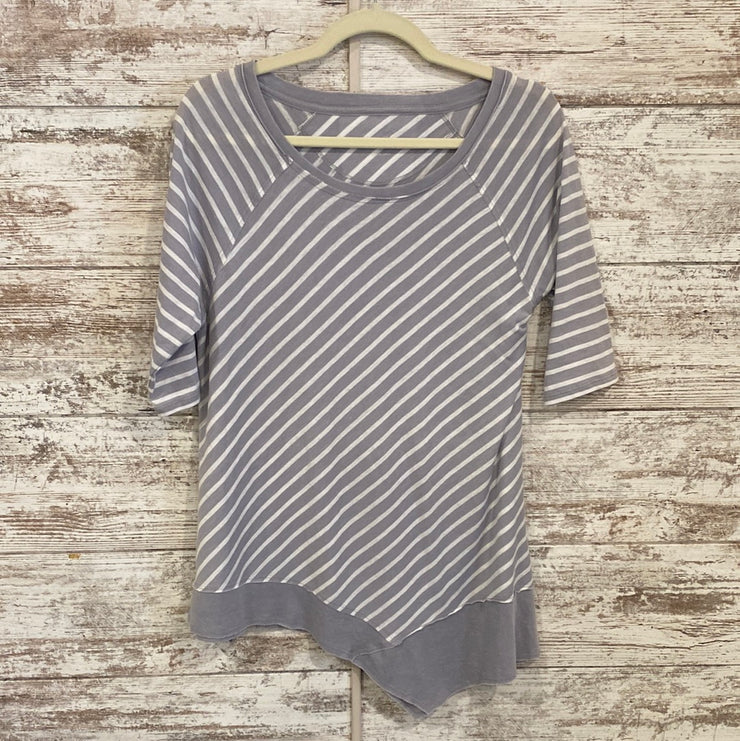 WHITE/GRAY STRIPED TOP