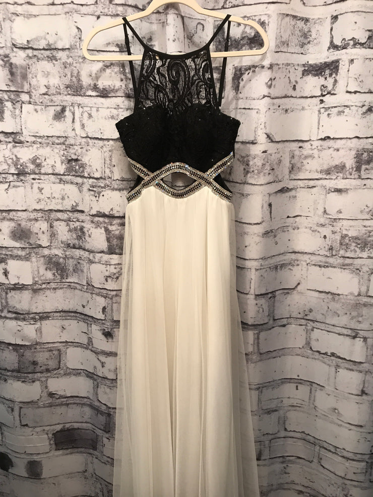BLACK/WHITE A LINE GOWN