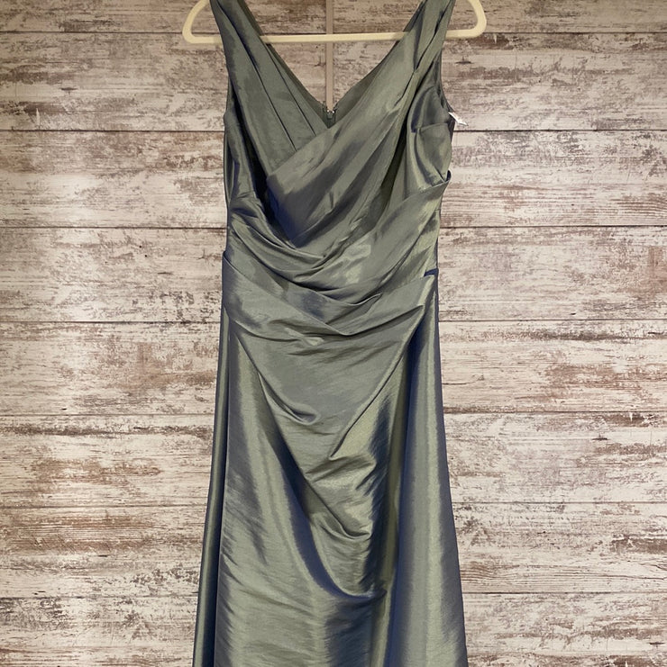 GREEN LONG EVENING GOWN