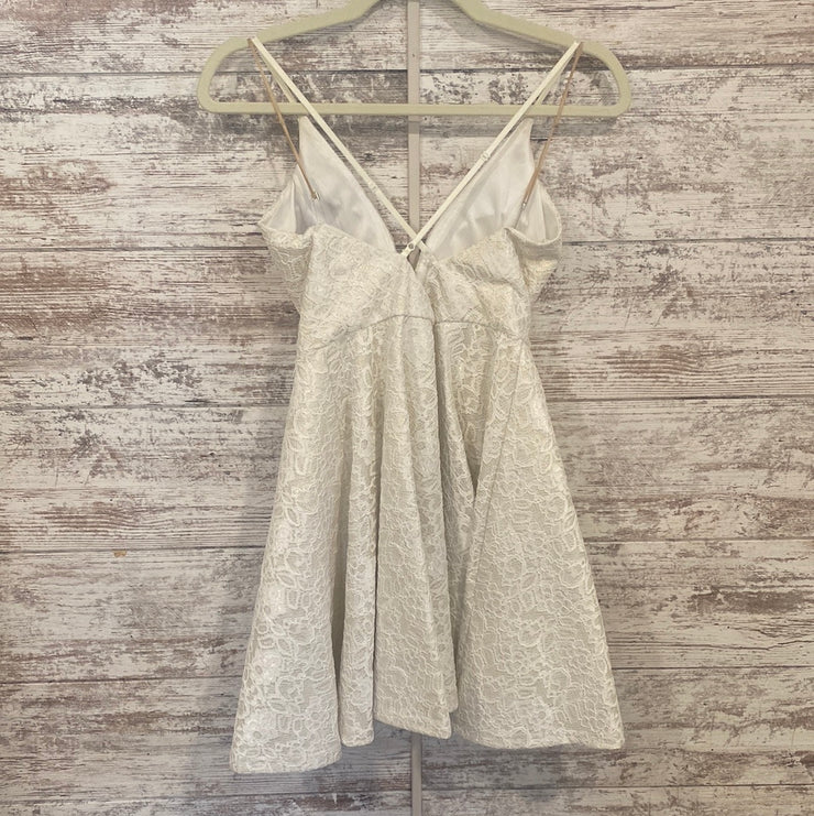 WHITE FLORAL SHORT DRESS