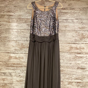 GRAY/SILV ER LONG EVENING GOWN