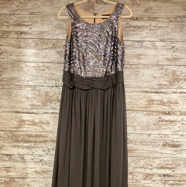 GRAY/SILV ER LONG EVENING GOWN