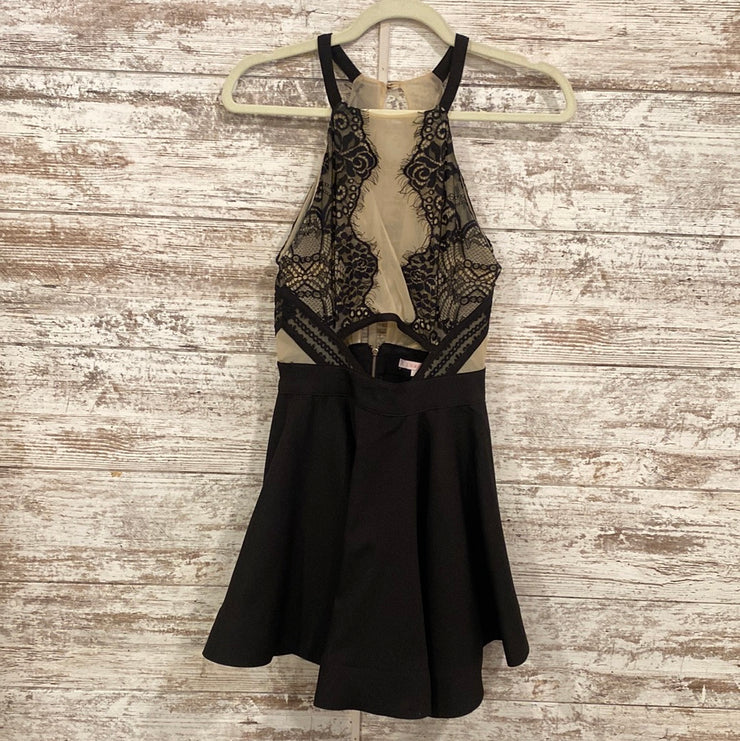BLACK/NUDE SHORT DRESS