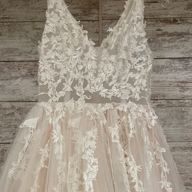 WHITE/FLORAL PRINCESS GOWN
