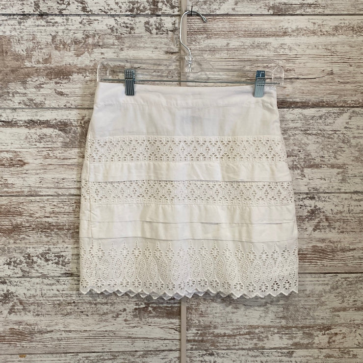 WHITE EYELET LACE SHORT SKIRT