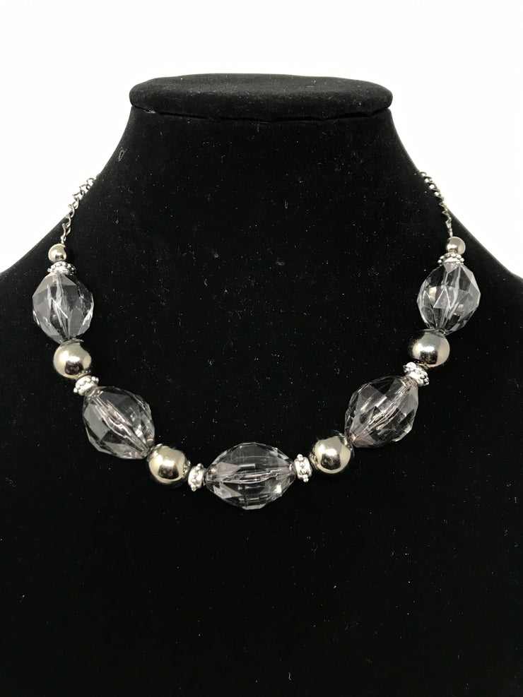 GREY/BLACK BEADED NECKLACE