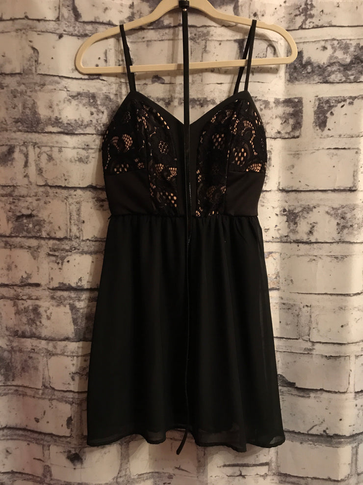 BLACK/LACE SHORT DRESS
