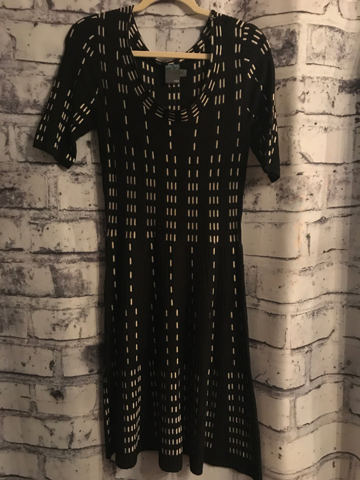 BLACK/WHITE SHORT DRESS