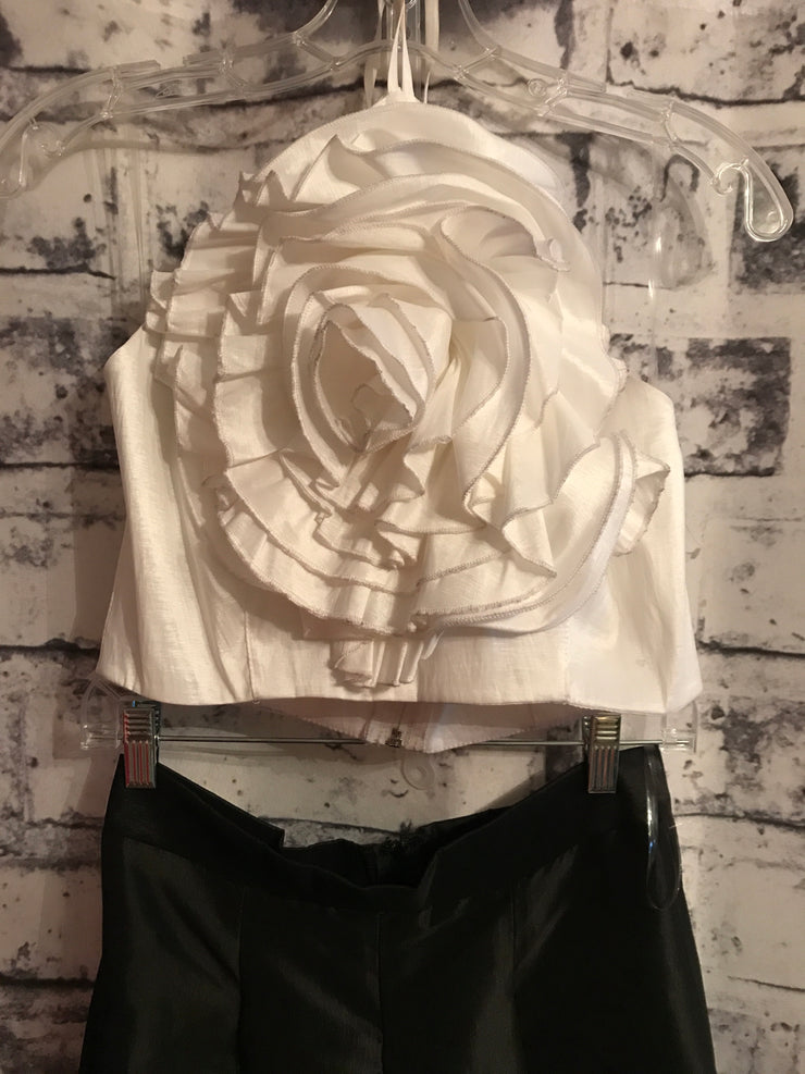 NEW- BLACK/WHITE 2 PC GOWN