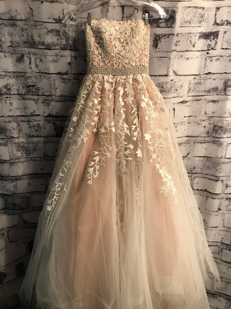 IVORY LACE PRINCESS GOWN