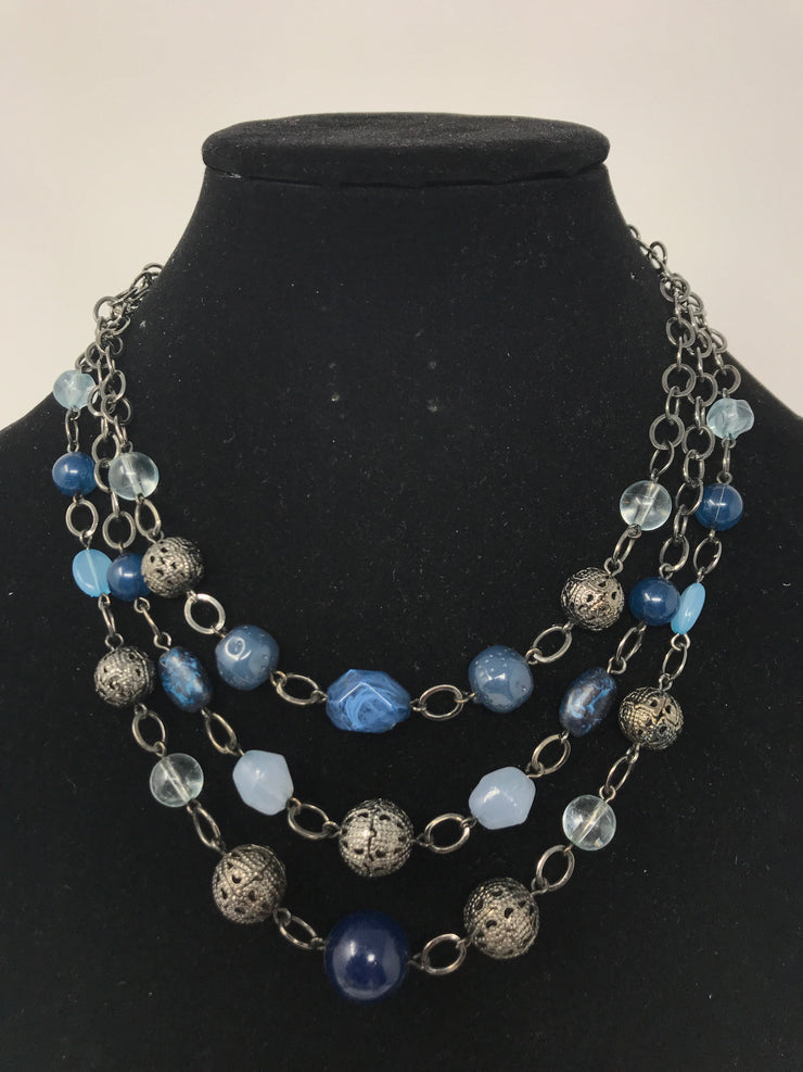 GRAY/BLUE BEADED NECKLACE