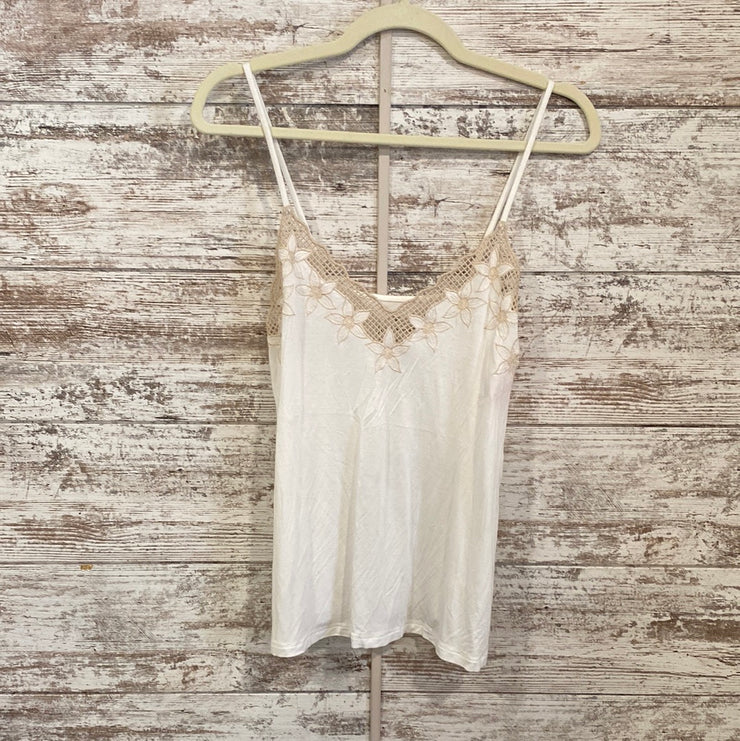 WHITE SLEEVELESS TANK TOP
