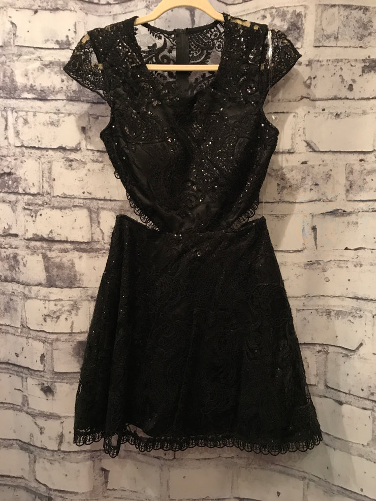 BLACK SHORT DRESS (NEW)