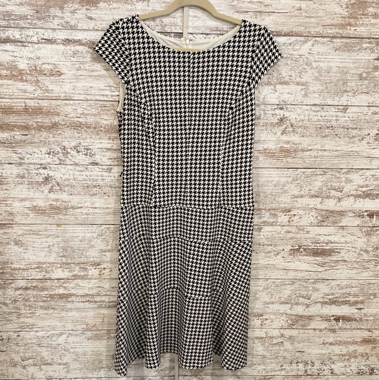 BLACK/WHITE CHECKED SHORT DRES