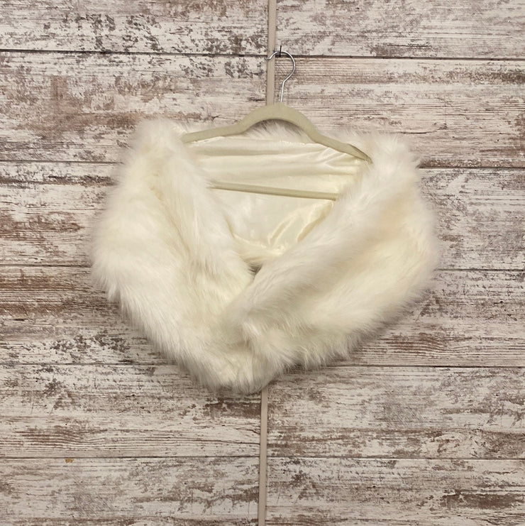 WHITE FUR SHAWL
