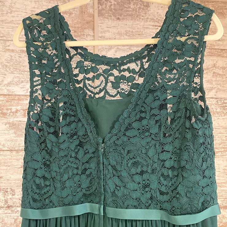 GREEN LONG EVENING GOWN