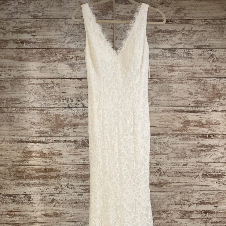 WHITE LONG WEDDING GOWN (NEW)